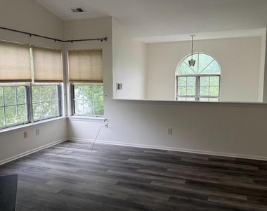 252 Andover Place - Photo Thumbnail 7