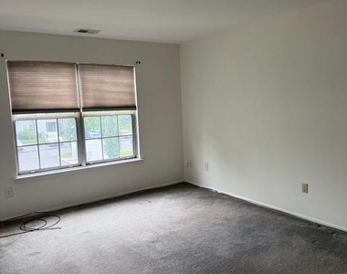 252 Andover Place - Photo Thumbnail 12