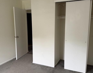 252 Andover Place - Photo Thumbnail 13
