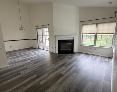252 Andover Place - Photo Thumbnail 3