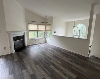 252 Andover Place - Photo Thumbnail 4