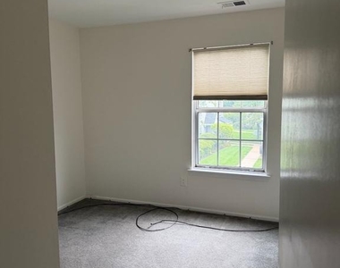 252 Andover Place - Photo Thumbnail 14