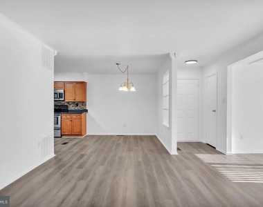 21 Uxbridge Place - Photo Thumbnail 12