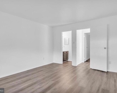 21 Uxbridge Place - Photo Thumbnail 6