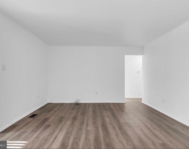21 Uxbridge Place - Photo Thumbnail 14
