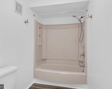 21 Uxbridge Place - Photo Thumbnail 9