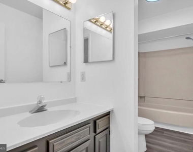 21 Uxbridge Place - Photo Thumbnail 7