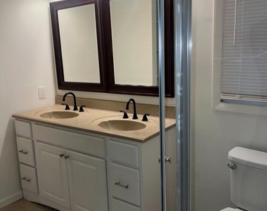 139 Oak Avenue - Photo Thumbnail 1