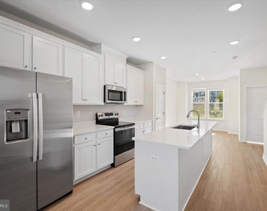 6074 Soho Way - Photo Thumbnail 6