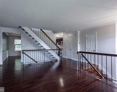 11004 Spring Lake Drive - Photo Thumbnail 3