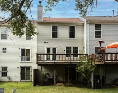 11004 Spring Lake Drive - Photo Thumbnail 20