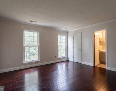 11004 Spring Lake Drive - Photo Thumbnail 10
