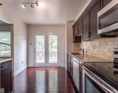 11004 Spring Lake Drive - Photo Thumbnail 6