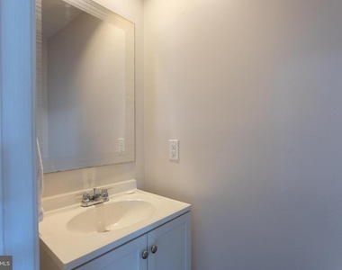 11004 Spring Lake Drive - Photo Thumbnail 8