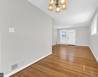10012 Sinnott Drive - Photo Thumbnail 7