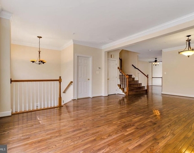 725 Ridgemont Avenue - Photo Thumbnail 4