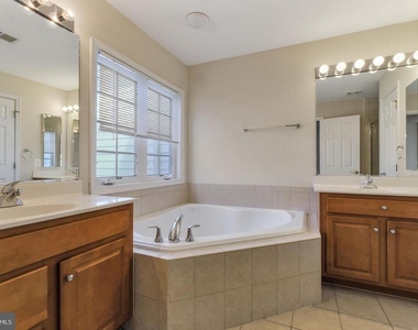 725 Ridgemont Avenue - Photo Thumbnail 14