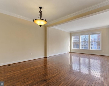 725 Ridgemont Avenue - Photo Thumbnail 9