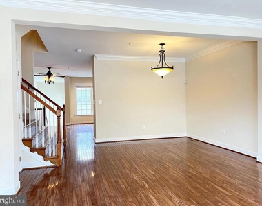 725 Ridgemont Avenue - Photo Thumbnail 7