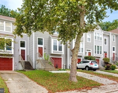 7717 Heatherside Lane - Photo Thumbnail 2
