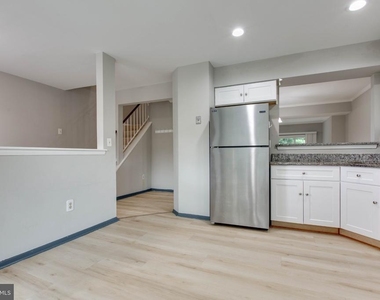 7717 Heatherside Lane - Photo Thumbnail 7