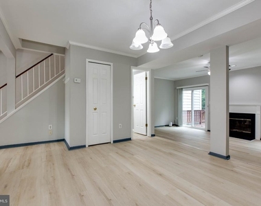 7717 Heatherside Lane - Photo Thumbnail 11
