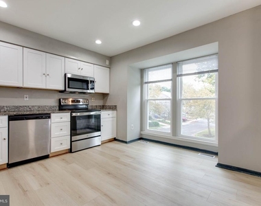 7717 Heatherside Lane - Photo Thumbnail 6