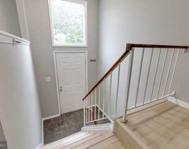 7717 Heatherside Lane - Photo Thumbnail 4