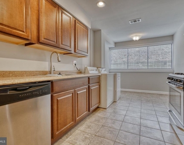 140 Royal Oak Drive - Photo Thumbnail 8