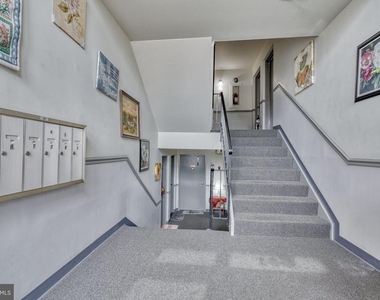 140 Royal Oak Drive - Photo Thumbnail 2
