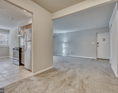 140 Royal Oak Drive - Photo Thumbnail 6
