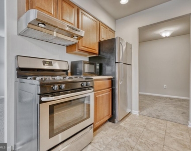 140 Royal Oak Drive - Photo Thumbnail 11