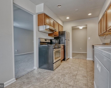 140 Royal Oak Drive - Photo Thumbnail 9