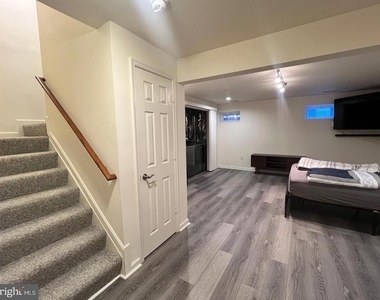 10528 Catalina Place - Photo Thumbnail 5