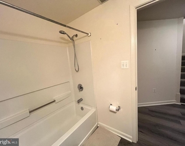 10528 Catalina Place - Photo Thumbnail 16