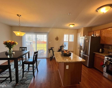 10528 Catalina Place - Photo Thumbnail 2