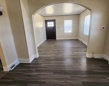 397 Oriole Avenue - Photo Thumbnail 2