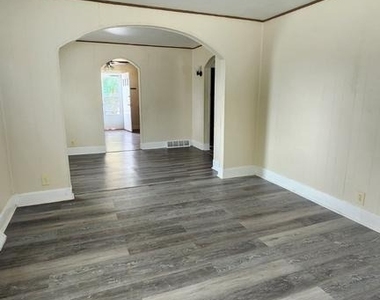 397 Oriole Avenue - Photo Thumbnail 3