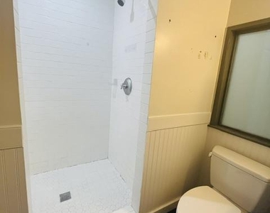 914 St Paul Street - Photo Thumbnail 9