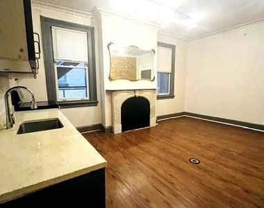914 St Paul Street - Photo Thumbnail 4