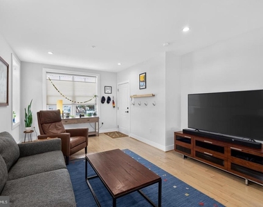 311 Jefferson Street Nw - Photo Thumbnail 3