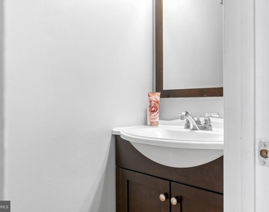 1812 Bryant Street Ne - Photo Thumbnail 6