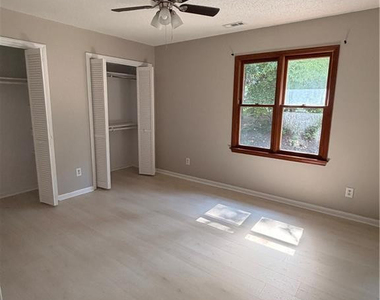 529 Coronation Drive - Photo Thumbnail 4
