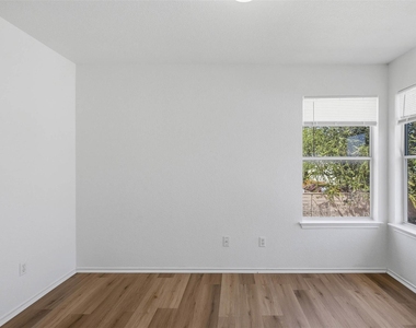 13808 Harris Ridge Blvd - Photo Thumbnail 23