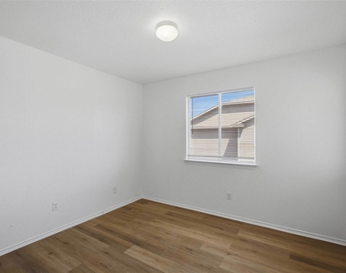 13808 Harris Ridge Blvd - Photo Thumbnail 17