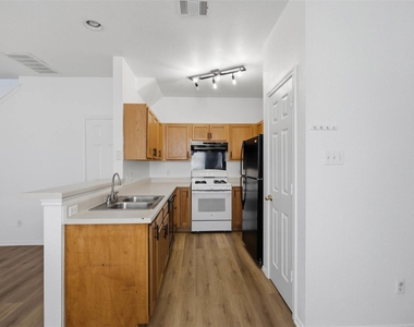 13808 Harris Ridge Blvd - Photo Thumbnail 9