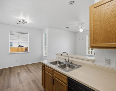 13808 Harris Ridge Blvd - Photo Thumbnail 10