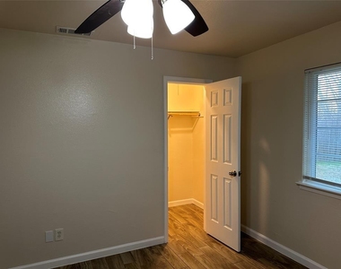407 Vista West Ct - Photo Thumbnail 8