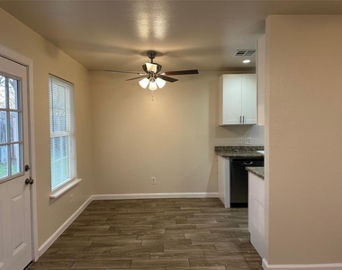 407 Vista West Ct - Photo Thumbnail 2