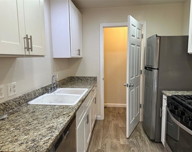 407 Vista West Ct - Photo Thumbnail 5